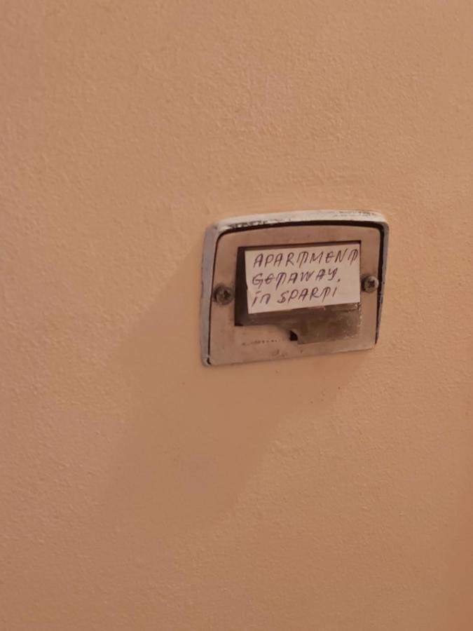 Apartment Getaway In Sparti エクステリア 写真